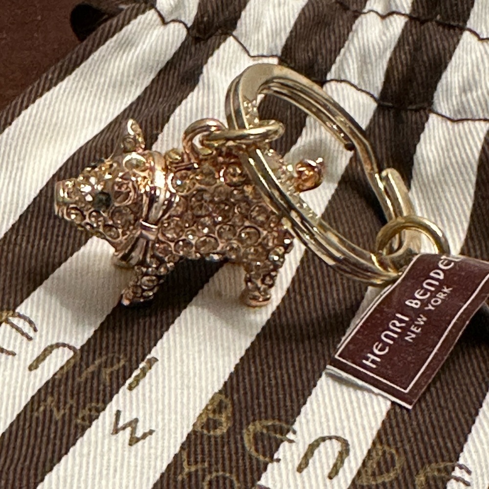 Dazzling Henri Bendel Keychain Rhinestone Henrietta Pink Pig NWT Includes Box